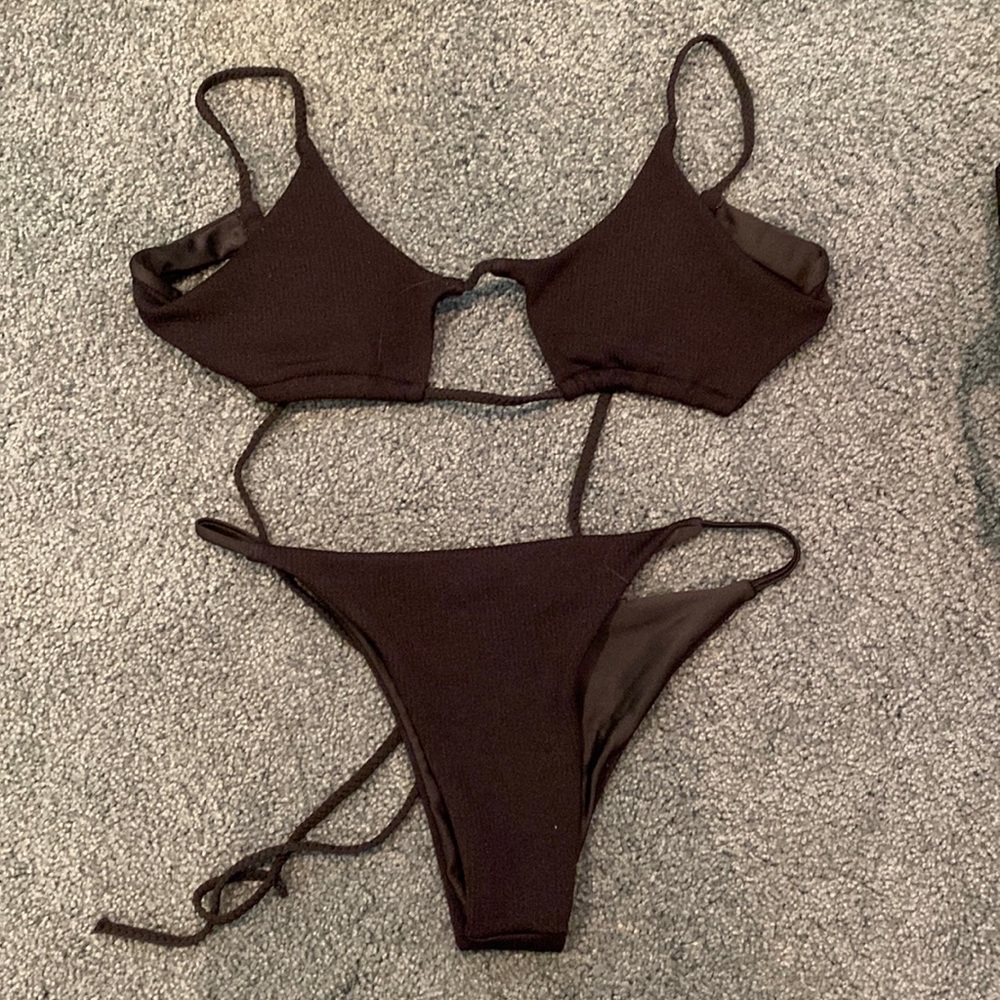 Black string bikini